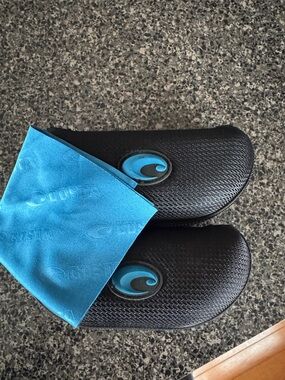 Costa Black Glass Cases With Zipper Pulls And Polishing Cloth